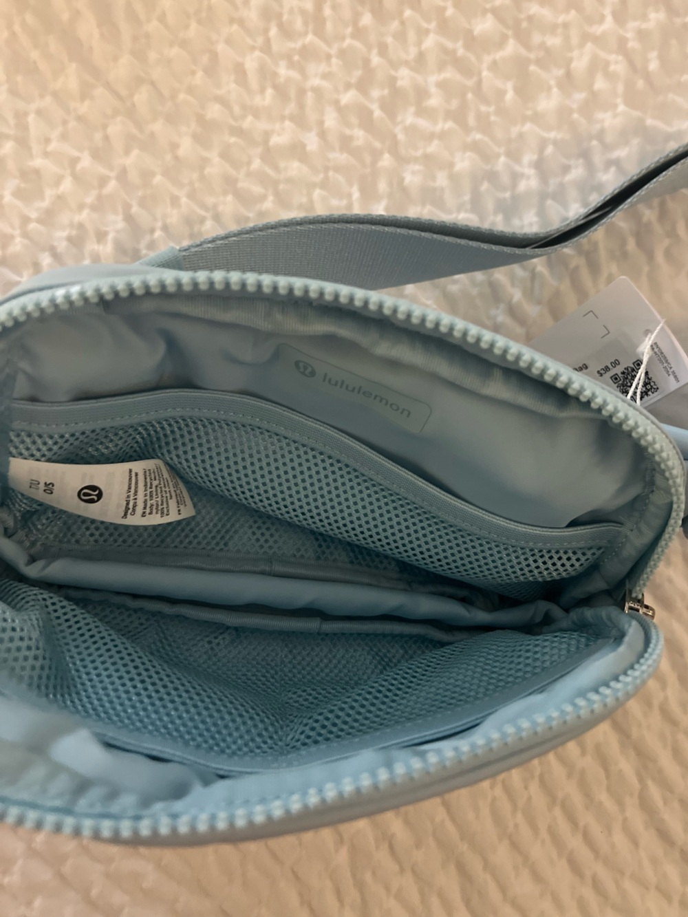 Lululemon Everywhere Belt Bag 1L Foam Cloud - Picture 4 of 4